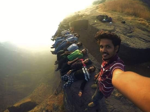 Is it really worth loosing your life for a few "Likes"?